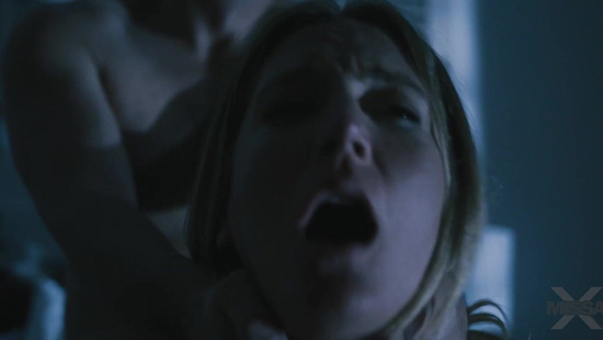 MissaX - Доктор поимел жаркую жену напротив пациента