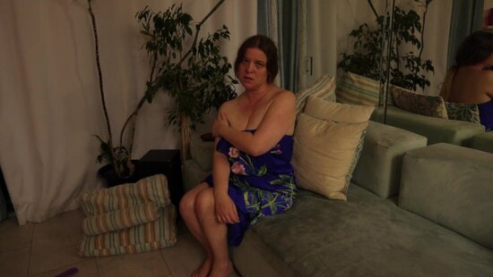 Пасынок своим крепким членом решил поднять настроение мамке и подтолкнул ее на измену