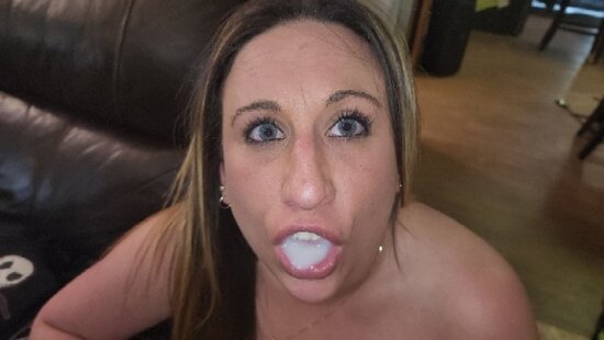 Пасынок ублажает мачеху пока отец на работе