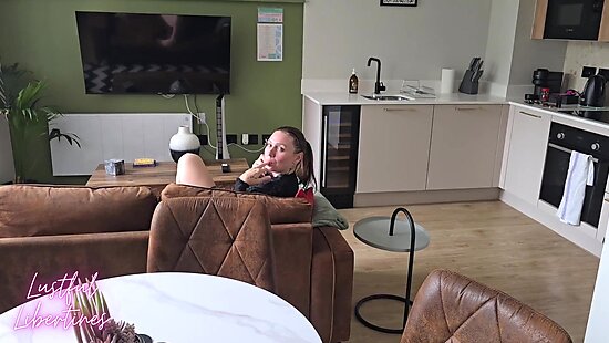 Мамаша ебется с сыном и разговаривает с мужем по телефону